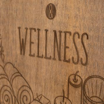 Træskilt Madera "Sauna & Wellness"